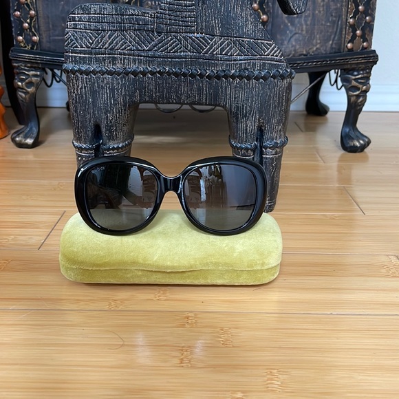 Women Authentic Black Gucci Sunglasses Excellent Condition Hardly Worn - Picture 2 of 11